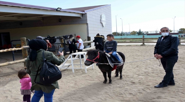 Aksaray'da engelli çalışanlar ile çocuklara 