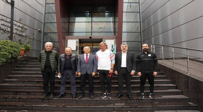 Vali Kemal Çeber'den Çaykur Rizespor'a ziyaret
